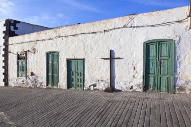 pencere ve kapı ile duvar eski ev chalked