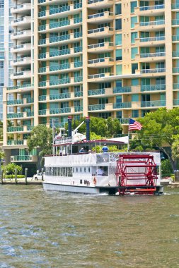 carrie b paddlewheel riverboat fort Lauderdale ile cruise