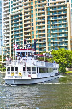 carrie b paddlewheel riverboat fort Lauderdale ile cruise