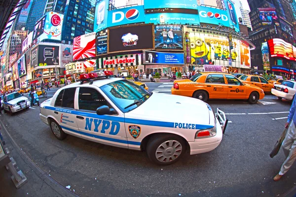 Times Square, en vedette avec des théâtres de Broadway et un grand nombre d'enseignes LED , — Photo