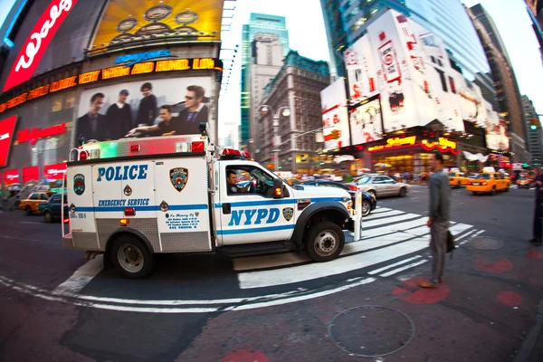 Times Square, en vedette avec des théâtres de Broadway et un grand nombre d'enseignes LED , — Photo