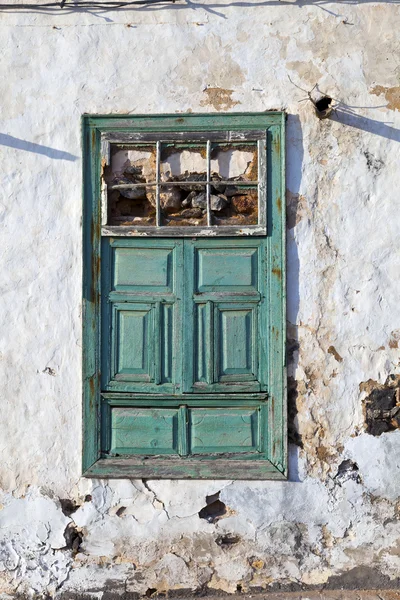 Antigua pared de la casa con tiza con ventana y puerta —  Fotos de Stock