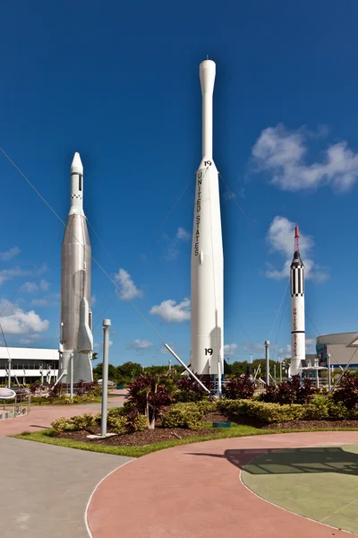 The Rocket Garden at Kennedy Space Center features 8 authentic r — Stock Photo, Image