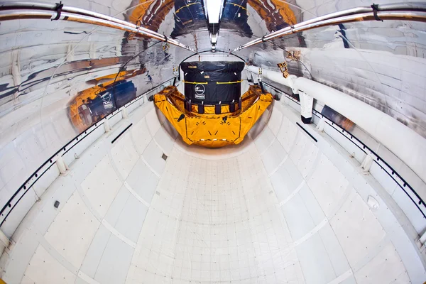 Satélite en el transbordador espacial — Foto de Stock