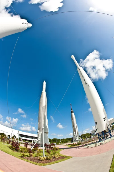 O Rocket Garden no Centro Espacial Kennedy apresenta 8 autêntico r — Fotografia de Stock
