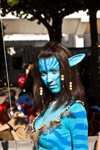 Colorful girl made up as Avatar figure at book fair in Frankfurt — Stock Photo, Image