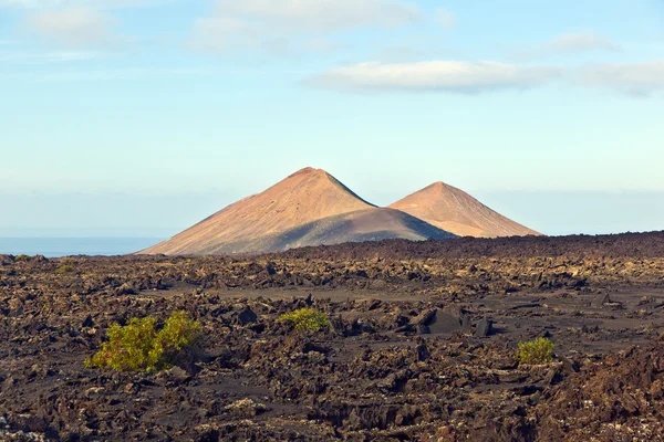 Vulkaan in het Timanfaya Nationaal Park in Lanzarote, Spanje — Stockfoto