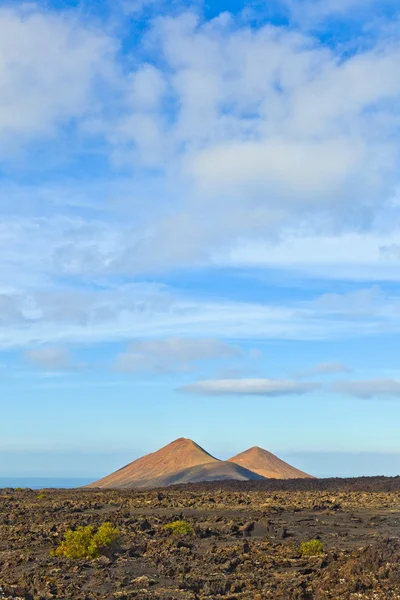 Vulcão no parque nacional de timanfaya em Lanzarote, Espanha — Fotografia de Stock
