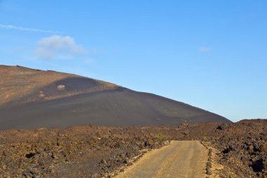 İspanya 'nın Lanzarote kentindeki Timanfaya Ulusal Parkı' nda yanardağ