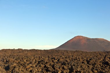 İspanya 'nın Lanzarote kentindeki Timanfaya Ulusal Parkı' nda yanardağ