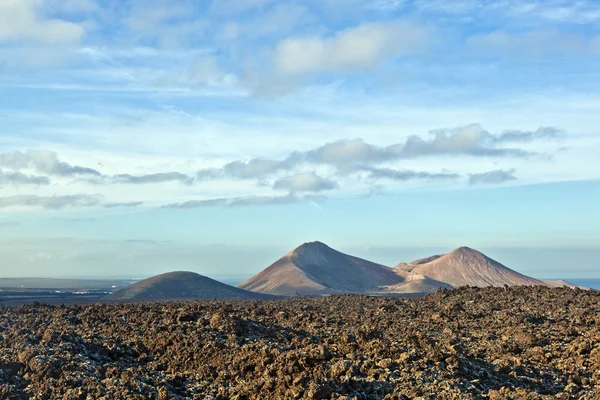 Gunung berapi di taman nasional timanfaya di Lanzarote, Spanyol — Stok Foto