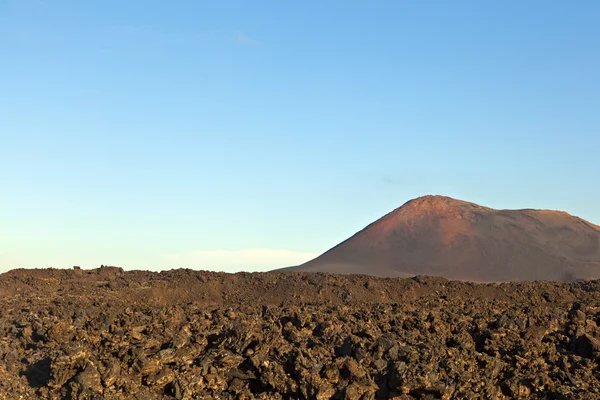 Ηφαίστειο στο εθνικό πάρκο Timanfaya στο Lanzarote, Ισπανία — Φωτογραφία Αρχείου