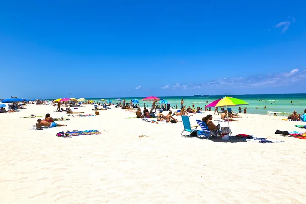 Njut av stranden im miami south — Stockfoto