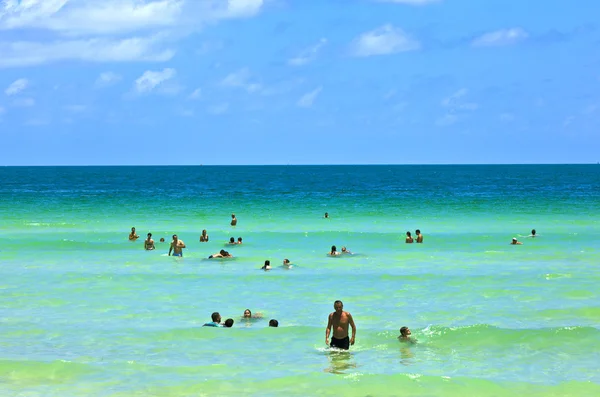Geniet van het strand im miami zuiden — Stockfoto