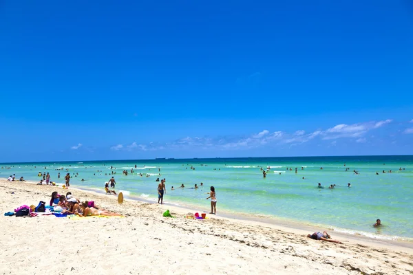 Profiter de la plage im Miami Sud — Photo