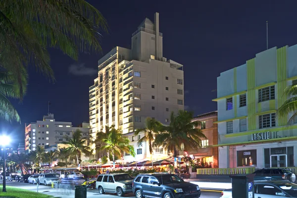 Vista noturna no Ocean Drive em Miami South art deco district — Fotografia de Stock