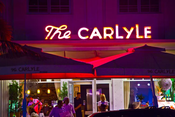 Night view at Ocean drive in Miami South art deco district — Stock Photo, Image