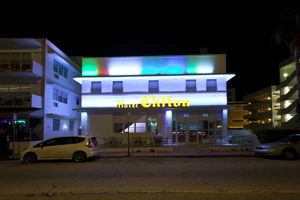 Vista noturna no Ocean Drive em Miami South art deco district — Fotografia de Stock