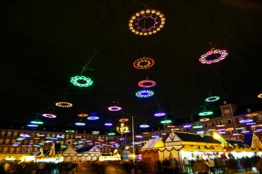 Madrid'da plaza de Belediye Başkanı Noel zamanda gece hasta ile