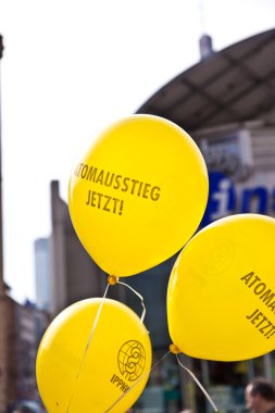 Alman nükleer santralleri kapatmanın gösteri