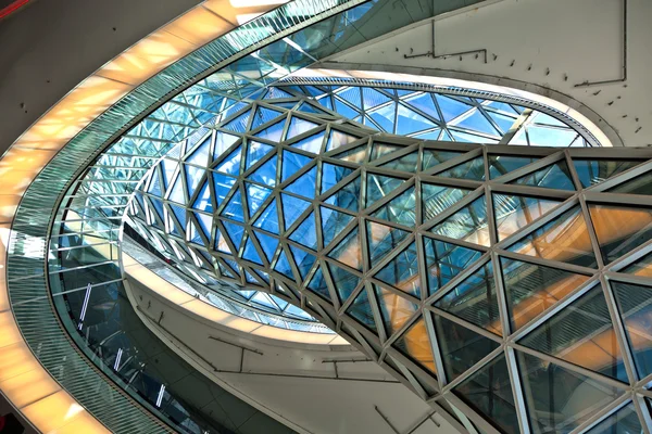 Arquitectura moderna en el recién inaugurado centro comercial myz —  Fotos de Stock