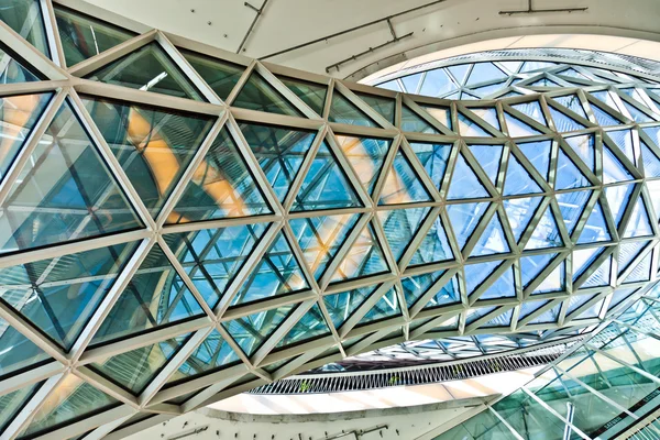 Moderne architectuur in de onlangs ingehuldigd shopping center myz — Stockfoto