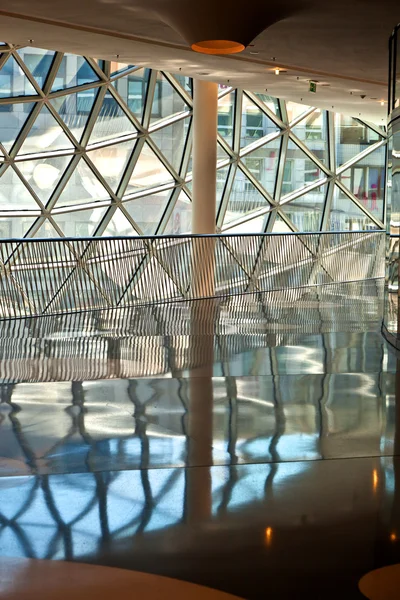 Architettura moderna nel nuovo centro commerciale inaugurato myz — Foto Stock