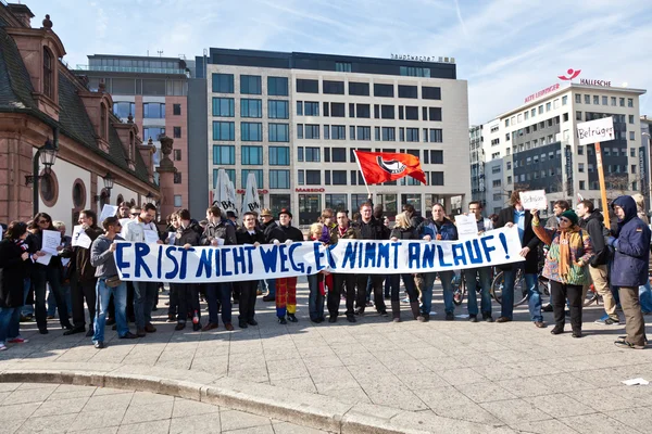 Manifester pour le retour de Karl Theodor zu Guttenberg dans — Photo