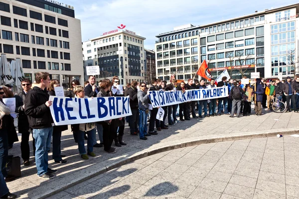Demonstrere for tilbagevenden af Karl Theodor zu Guttenberg i - Stock-foto