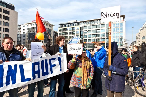 Demonstration für Rückkehr Karl Theodor zu Guttenbergs in — Stockfoto