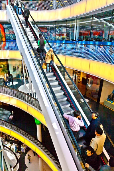 Arquitetura moderna no novo centro comercial Myzeil — Fotografia de Stock