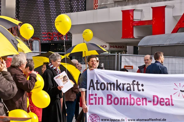 Demonstrate for shutting down the German nuclear power pl — Stock Photo, Image