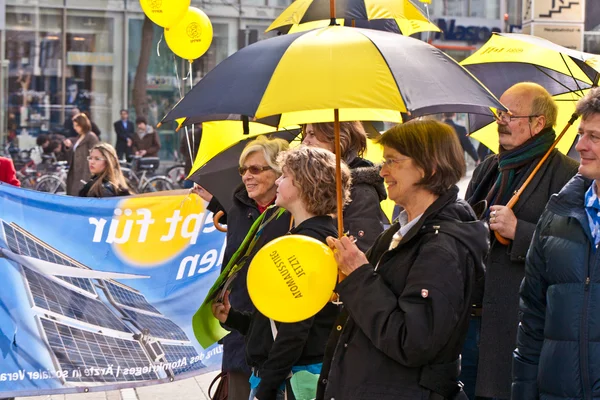 Demonstrate for shutting down the German nuclear power pl — Stock Photo, Image
