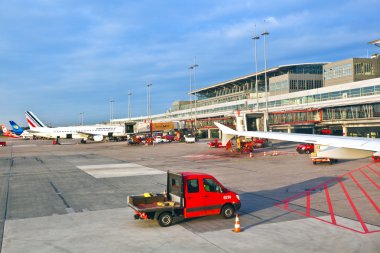 Hamburg modern terminal 2 parmak, uçak