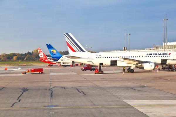 stock image Aircrafts at the finger in the modern Terminal 2 in Hamburg