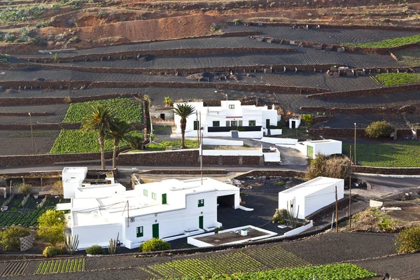 Casa rural en zona rural montañosa en Lanzarote — Foto de Stock