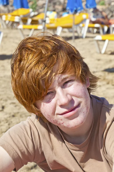 Carino ragazzo a il spiaggia — Foto Stock