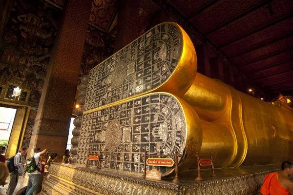 Buda mentiroso em Wat Pho — Fotografia de Stock
