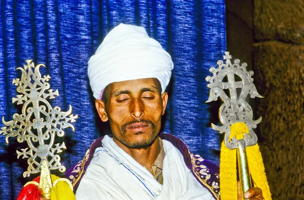 Koptyjski kapłana w Etiopii w kościele — Zdjęcie stockowe