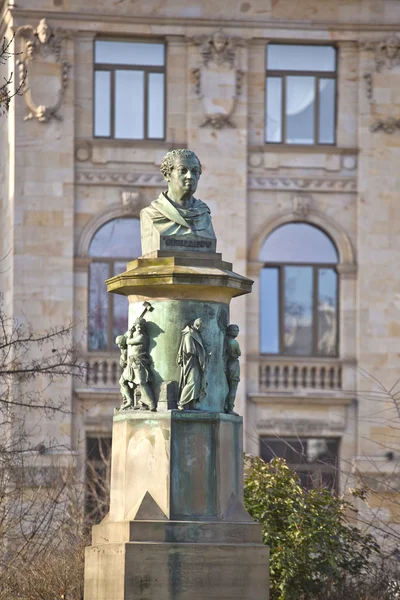 Standbeeld van jacob guiollett in frankfurt — Stockfoto