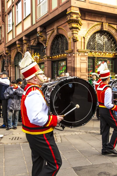 Carnaval se trasladan al Roemer con música para entrar en la ciudad — Foto de Stock