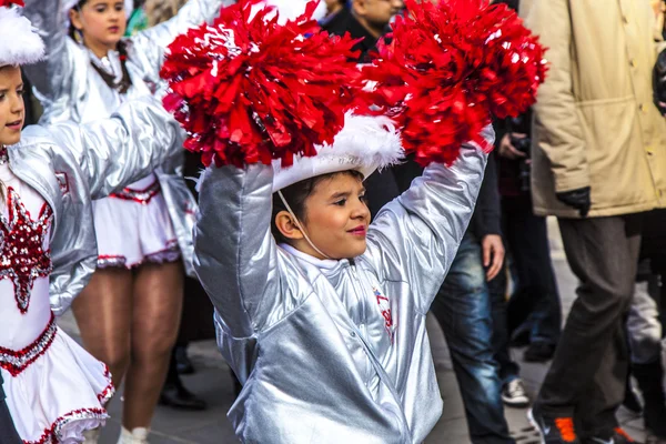 Carnival flytta till roemer med musik för att ange staden — Stockfoto