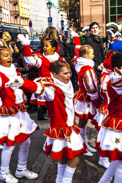 Carnaval mover-se para o Roemer com música para entrar na cidade — Fotografia de Stock