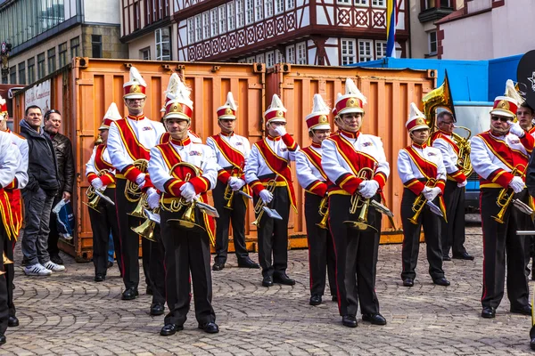 Karnaval hareket roemer ile müzik için şehir girin — Stok fotoğraf