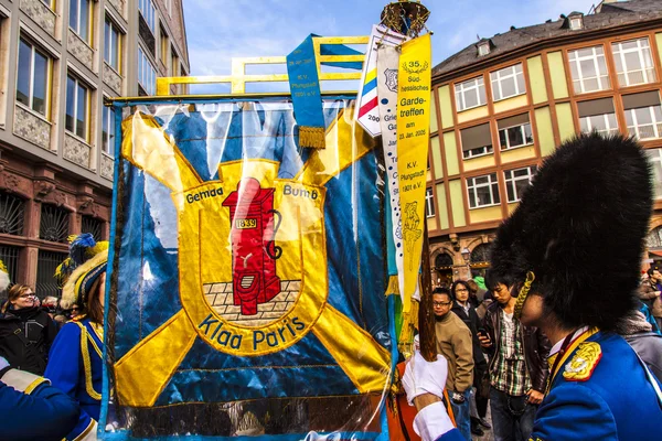 Karnaval hareket roemer ile müzik için şehir girin — Stok fotoğraf