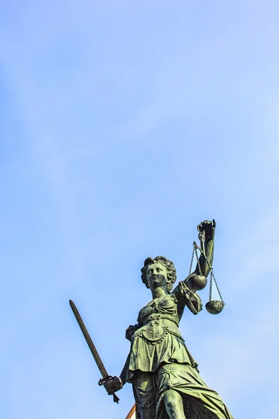 Statue of Lady Justice in front of the Romer in Frankfurt - Germ — Stock Photo, Image