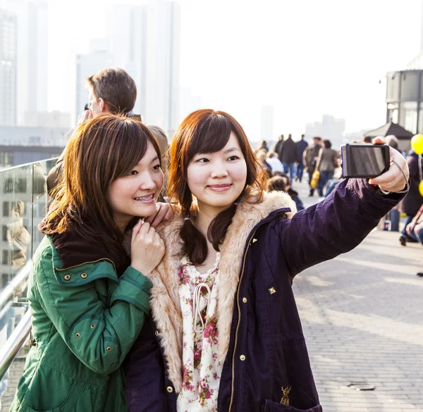 Japońskich turystów wziąć autoportretów — Zdjęcie stockowe
