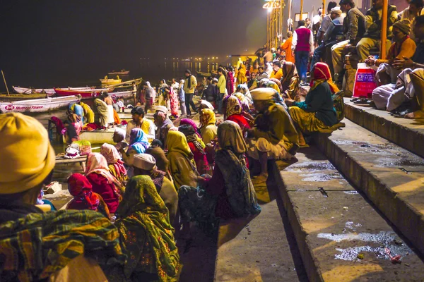 In the night in Varanasi in religious washing ceremony — Stock Photo, Image