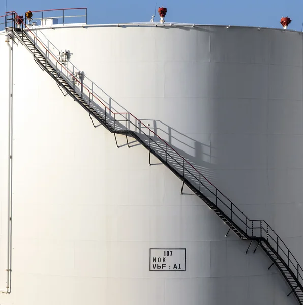White tank in tank farm with blue sky — Stock Photo, Image
