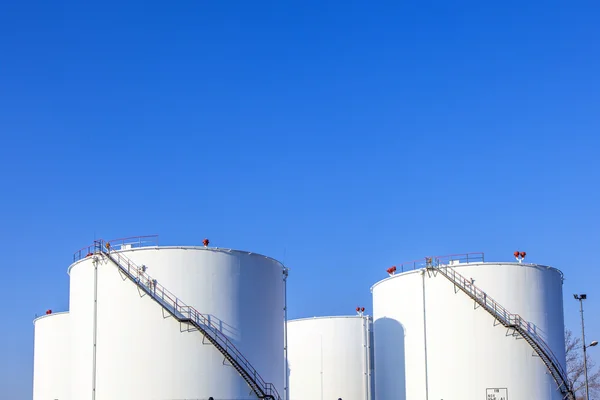 White tank in tank farm with blue sky — Stock Photo, Image